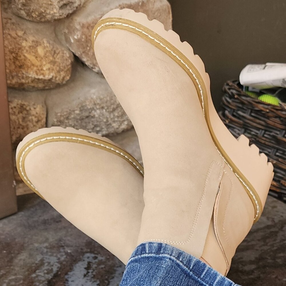 NWOT Nicole Miller New York Tan Pocas Wedge Lug Platform Chelsea Boots Size 9 - Picture 4 of 16